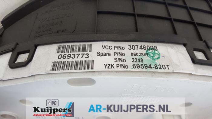 Cuentakilómetros de un Volvo XC90 I 3.2 24V 2010
