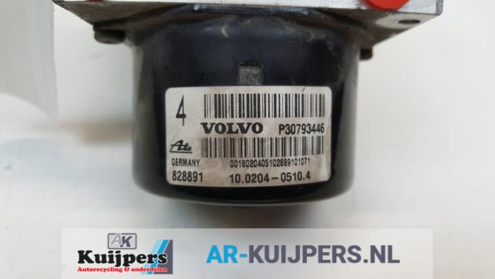 ABS pump from a Volvo XC90 I 3.2 24V 2010