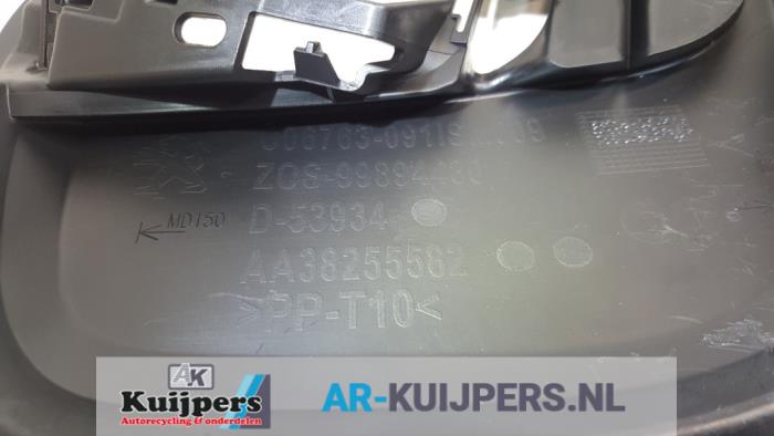 Abdeckplatte Nebelscheinwerfer rechts van een Peugeot 308 (L3/L8/LB/LH/LP) 1.2 12V e-THP PureTech 110 2015