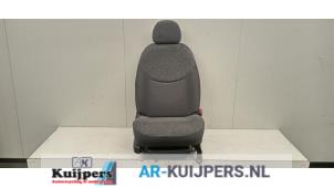 Używane Fotel prawy Toyota Yaris (P1) 1.3 16V VVT-i Cena € 75,00 Procedura marży oferowane przez Autorecycling Kuijpers