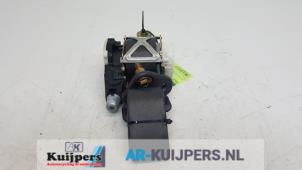 Used Front seatbelt, right Renault Clio III (BR/CR) 1.6 16V Price € 29,00 Margin scheme offered by Autorecycling Kuijpers