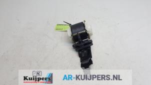 Used Rear seatbelt, centre Renault Clio III (BR/CR) 1.6 16V Price € 20,00 Margin scheme offered by Autorecycling Kuijpers