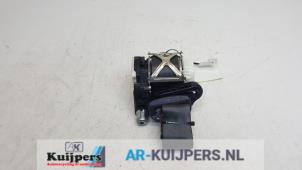 Used Rear seatbelt, right Renault Clio III (BR/CR) 1.6 16V Price € 25,00 Margin scheme offered by Autorecycling Kuijpers