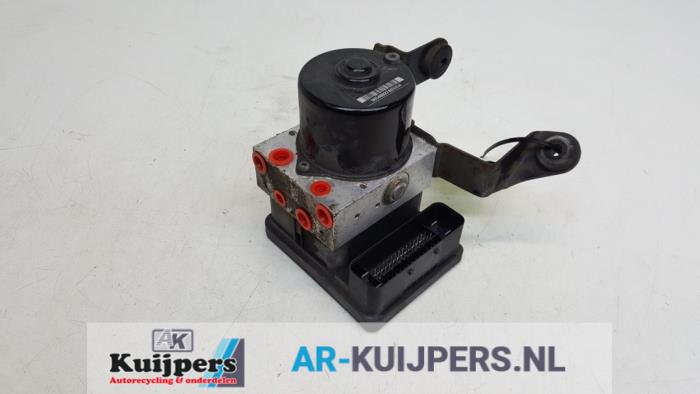 Begagnade ABS-pump Mazda 5 (CR19) 2.0i 16V Pris € 30,00 Marginaltabell erbjuds av Autorecycling Kuijpers