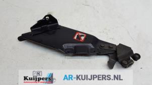 Used Sliding door roller, left Mazda 5 (CR19) 2.0i 16V Price € 27,00 Margin scheme offered by Autorecycling Kuijpers