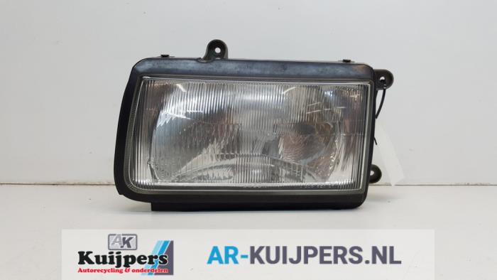 Używane Reflektor lewy Opel Frontera (6B) 2.2 DTI 16V Cena € 60,00 Procedura marży oferowane przez Autorecycling Kuijpers