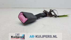 Used Front seatbelt buckle, left Daihatsu Cuore (L251/271/276) 1.0 12V DVVT Price € 10,00 Margin scheme offered by Autorecycling Kuijpers