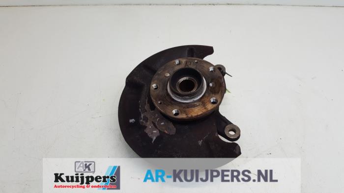Knuckle, front right from a Suzuki SX4 (EY/GY) 1.6 16V VVT Comfort,Exclusive Autom. 2006