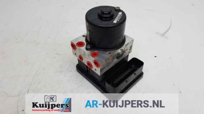 ABS pump from a BMW 1 serie (E87/87N) 118i 16V 2005