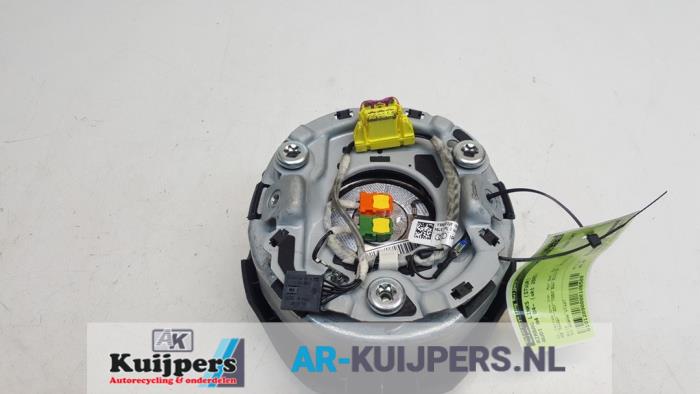 Left airbag (steering wheel) from a Audi A4 (B7) 2.0 TFSI 20V 2005
