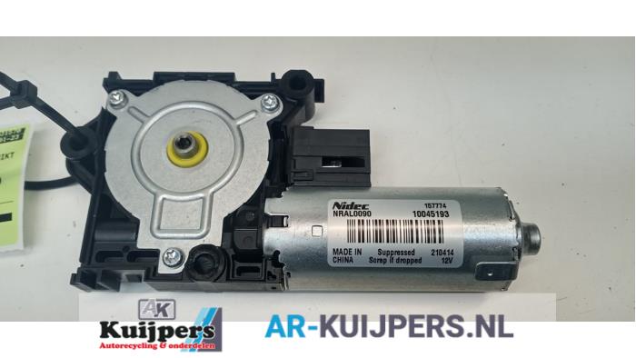 Używane Silnik szyberdachu Mercedes V (447.8) 2.1 250 BlueTEC, 250 d 16V 4-Matic Cena € 40,00 Procedura marży oferowane przez Autorecycling Kuijpers