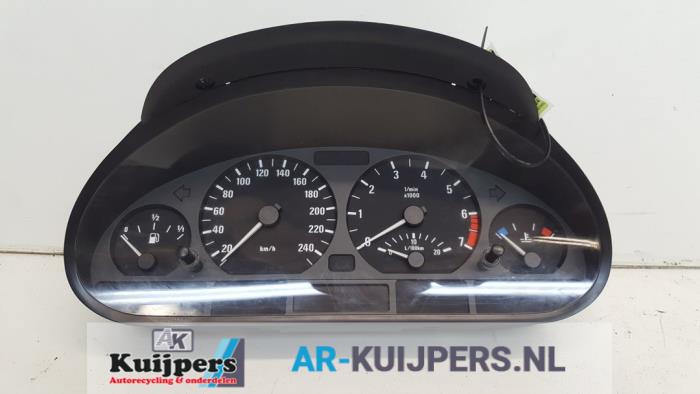 Odometer KM from a BMW 3 serie Compact (E46/5) 316ti 16V 2002