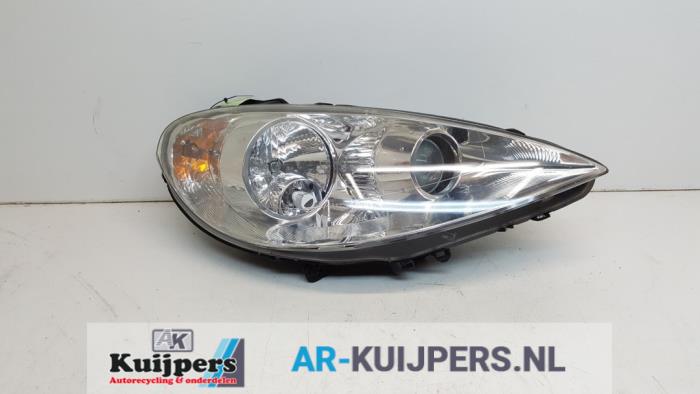 Używane Reflektor prawy Peugeot 807 2.2 16V Cena € 39,00 Procedura marży oferowane przez Autorecycling Kuijpers
