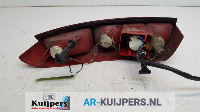 Taillight, left from a Peugeot 807 2.2 16V 2005