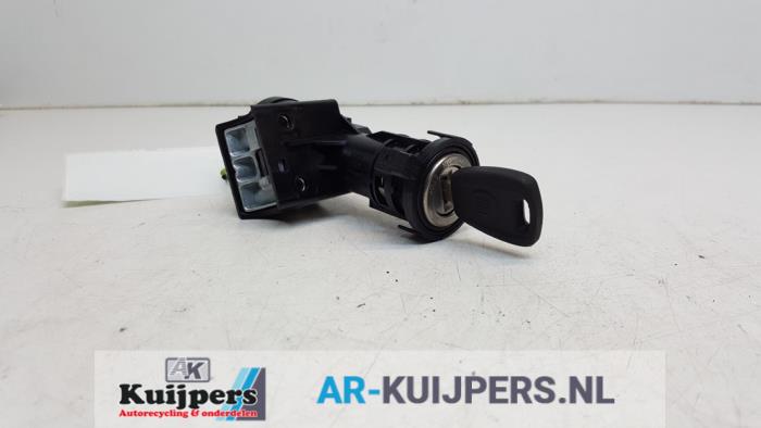 Używane Stacyjka + Kluczyk Fiat Bravo (198A) 1.6 JTD Multijet 105 Cena € 29,00 Procedura marży oferowane przez Autorecycling Kuijpers