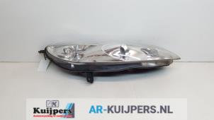 Used Headlight, right Peugeot 407 (6D) 1.6 HDi 16V Price € 50,00 Margin scheme offered by Autorecycling Kuijpers