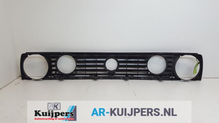 Grille from a Volkswagen Golf II (19E) 1.8 GTI 1985