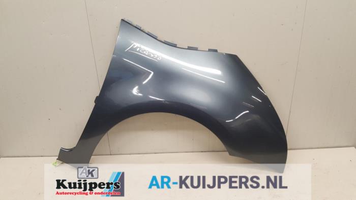 Front wing, right from a Citroën C4 Grand Picasso (UA) 2.0 16V Autom. 2008