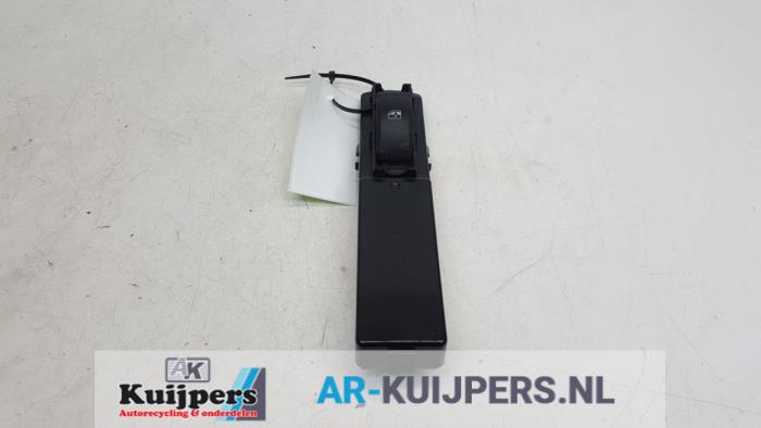 Usados Interruptor de ventanilla eléctrica Saab 9-3 II Sport Sedan (YS3F) 1.8t 16V Precio € 25,00 Norma de margen ofrecido por Autorecycling Kuijpers