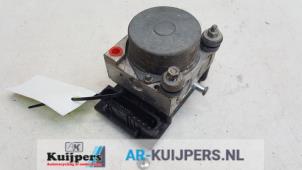 Used ABS pump Renault Clio III (BR/CR) 1.2 16V 65 Price € 20,00 Margin scheme offered by Autorecycling Kuijpers