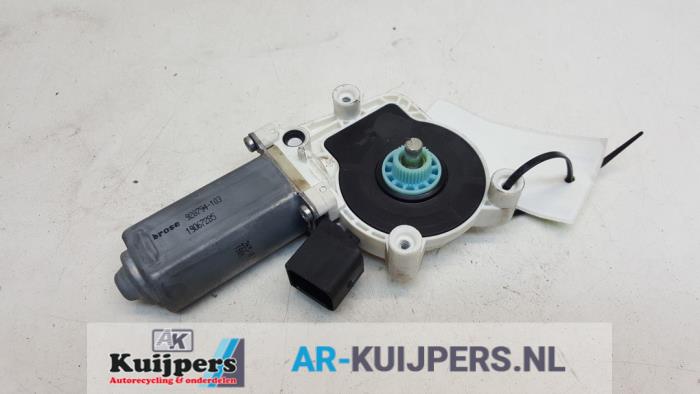 Door electric window regulator