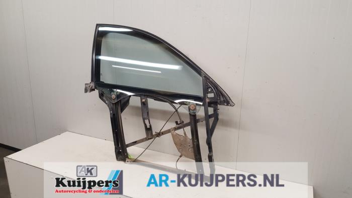 Window mechanism 4-door, front right from a Audi RS 6 (C5) 4.2 V8 40V Biturbo 2003