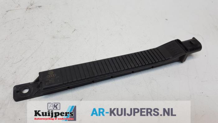 Begagnade Däcktrycksantenn Audi RS 6 (C5) RS6 4.2 V8 40V Biturbo Pris € 30,00 Marginaltabell erbjuds av Autorecycling Kuijpers