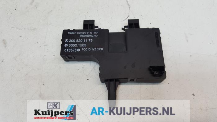 Używane Modul keyless vehicle Mercedes CLK (C209) 5.4 55 AMG V8 24V Cena € 50,00 Procedura marży oferowane przez Autorecycling Kuijpers