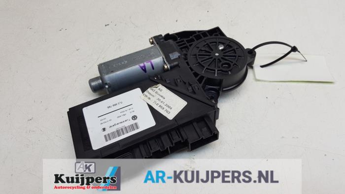 Door window regulator motor