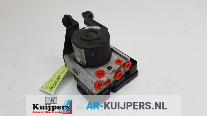 Begagnade ABS-pump Ford Focus C-Max 1.8 16V Pris € 30,00 Marginaltabell erbjuds av Autorecycling Kuijpers