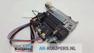 Używane Pompa powietrza (zawieszenie) BMW 7 serie (E65/E66/E67) 760i,Li 6.0 V12 48V Cena € 125,00 Procedura marży oferowane przez Autorecycling Kuijpers