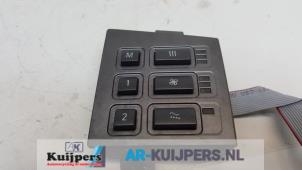 Usados Interruptor de calefactor de asiento BMW 7 serie (E65/E66/E67) 760i,Li 6.0 V12 48V Precio € 50,00 Norma de margen ofrecido por Autorecycling Kuijpers
