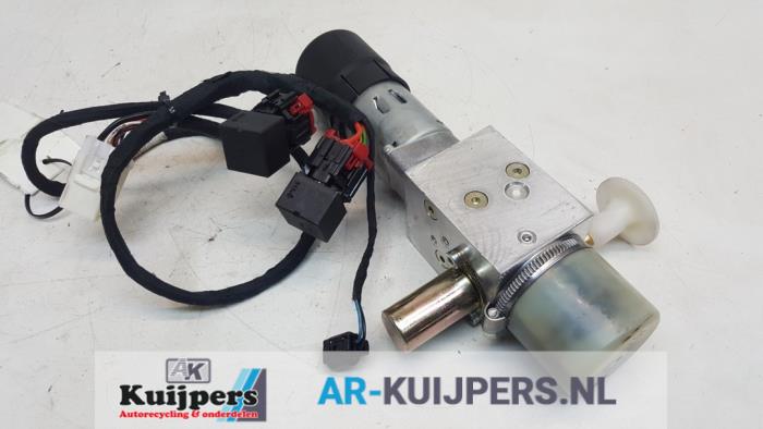 Convertible roof hydraulic pump