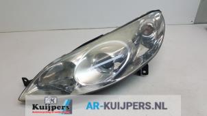 Used Headlight, left Peugeot 407 SW (6E) 3.0 V6 24V VVT Price € 50,00 Margin scheme offered by Autorecycling Kuijpers