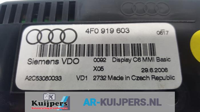 Display Multimédia unité de réglage d'un Audi A6 (C6) 2.0 T FSI 16V 2006