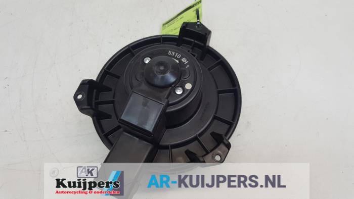 Heating and ventilation fan motor from a Toyota Land Cruiser (J12) 3.0 D-4D 16V 2003