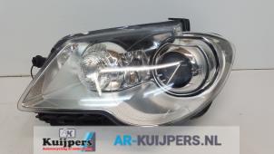 Used Headlight, left Volkswagen Touran (1T1/T2) 1.4 16V TSI 140 Price € 495,00 Margin scheme offered by Autorecycling Kuijpers
