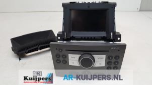 Używane Radioodtwarzacz CD Opel Zafira (M75) 2.2 16V Direct Ecotec Cena € 40,00 Procedura marży oferowane przez Autorecycling Kuijpers