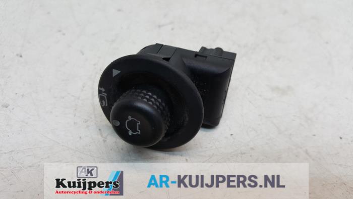 Używane Przelacznik lusterka Ford Transit Custom 2.2 TDCi 16V Cena € 15,00 Procedura marży oferowane przez Autorecycling Kuijpers