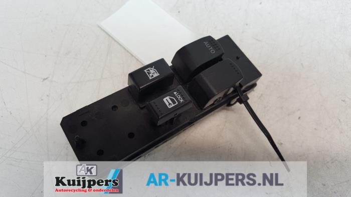 Usados Interruptor combinado de ventanillas Suzuki Splash 1.2 16V Precio € 25,00 Norma de margen ofrecido por Autorecycling Kuijpers
