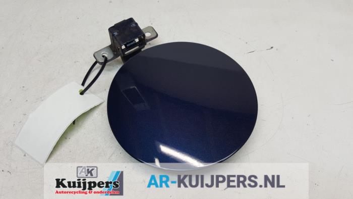 Tank cap cover from a Volvo C70 (NK) 2.3 T5 20V 1998