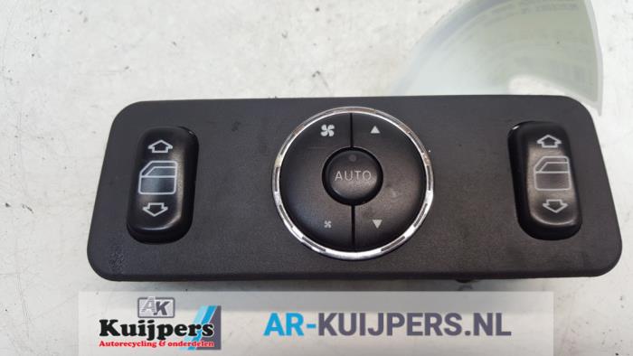 Usados Interruptor de ventanilla eléctrica Mercedes ML I (163) 320 3.2 V6 18V Autom. Precio € 19,00 Norma de margen ofrecido por Autorecycling Kuijpers