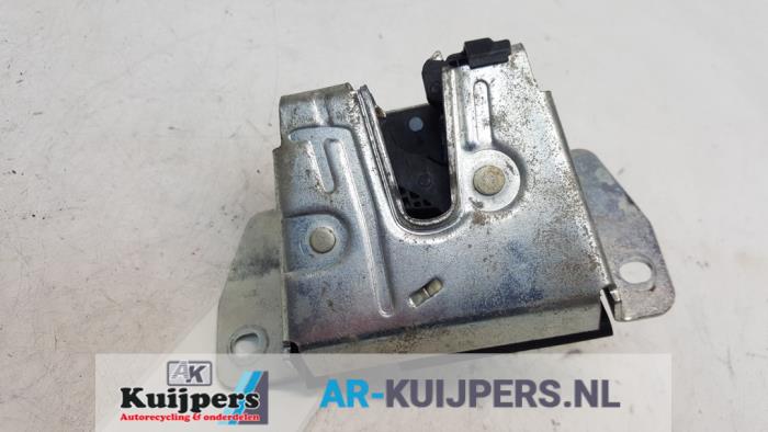 Tailgate lock mechanism from a Mercedes-Benz ML I (163) 320 3.2 V6 18V Autom. 2002