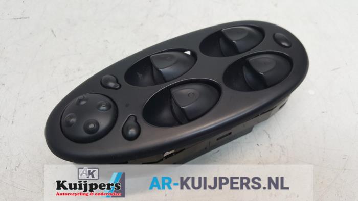 Usados Interruptor combinado de ventanillas Rover 75 2.0 V6 24V Classic Precio € 45,00 Norma de margen ofrecido por Autorecycling Kuijpers