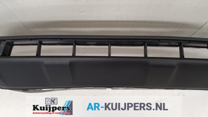 Front bumper from a Seat Ateca (5FPX) 1.4 TSI 16V 2018