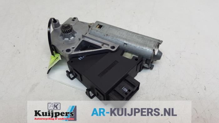 Używane Silnik szyberdachu BMW 5 serie (E39) 530d 24V Cena € 35,00 Procedura marży oferowane przez Autorecycling Kuijpers