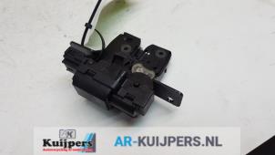 Used Tailgate lock mechanism Renault Clio III (BR/CR) 1.2 16V 75 Price € 19,00 Margin scheme offered by Autorecycling Kuijpers