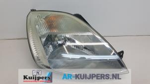 Używane Reflektor prawy Ford Fiesta 5 (JD/JH) 1.6 16V Cena € 20,00 Procedura marży oferowane przez Autorecycling Kuijpers