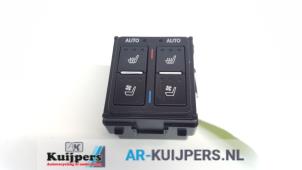 Usagé Commutateur chauffage siège Lexus RX (L2) 450h, 450h L V6 24V VVT-i AWD Prix € 65,00 Règlement à la marge proposé par Autorecycling Kuijpers