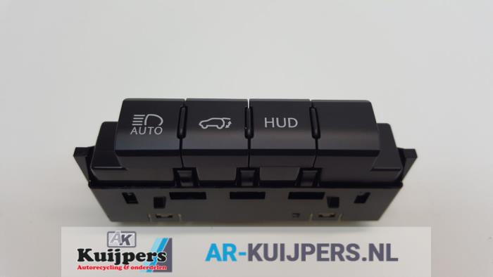 Usagé Commodo Lexus RX (L2) 450h, 450h L V6 24V VVT-i AWD Prix € 35,00 Règlement à la marge proposé par Autorecycling Kuijpers